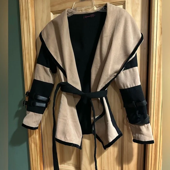 Camel and Black wrap coat - Picture 2 of 6